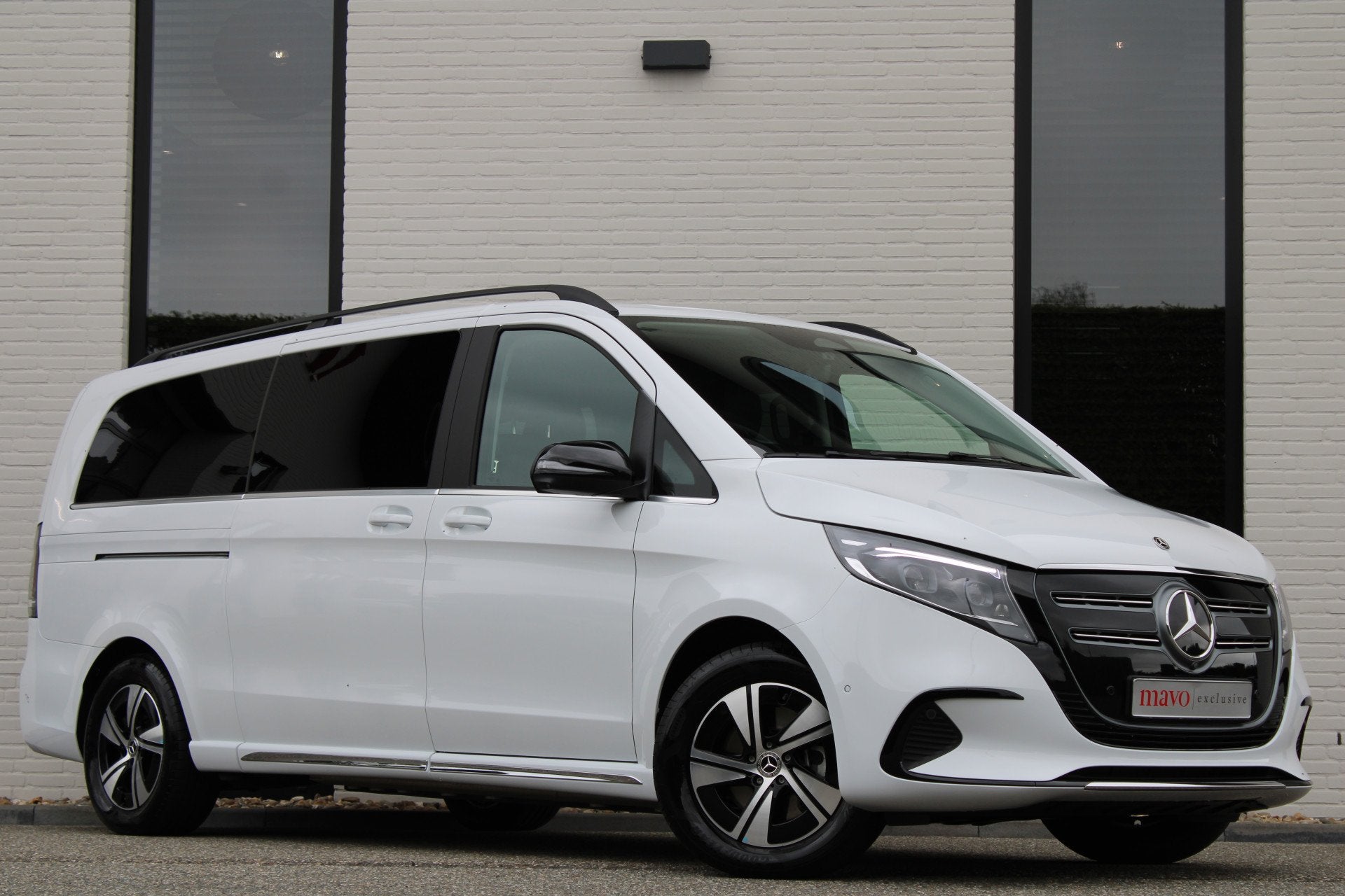 Mercedes-Benz EQV 300 L3 / XXL / Luchtvering / 7-Persoons /, Auto's, Dealer onderhouden, Gebruikt, Met garantie (alle), 2535 kg
