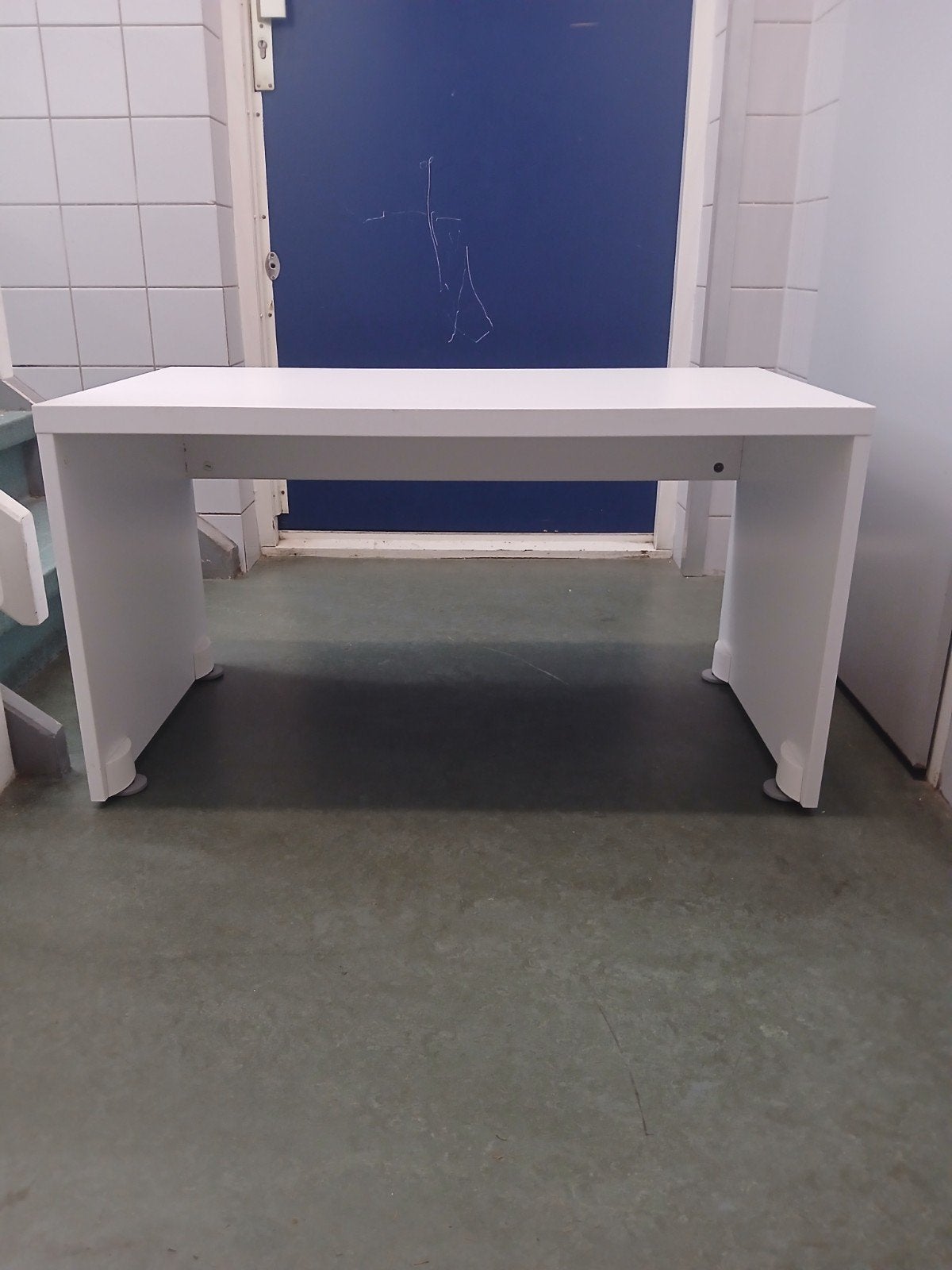 Wit tafeltje, Huis en Inrichting, Tafels | Eettafels, Ophalen, Gebruikt, Tot twee personen, Rechthoekig