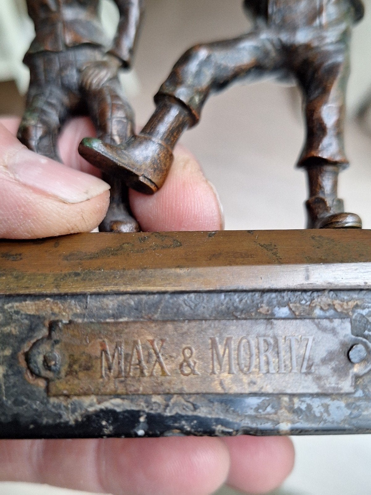 Vintage bronzen beeldje Max & Moritz. W Schaffert, Antiek en Kunst, Groep mensen, Minder dan 20 cm, Ophalen of Verzenden, Brons