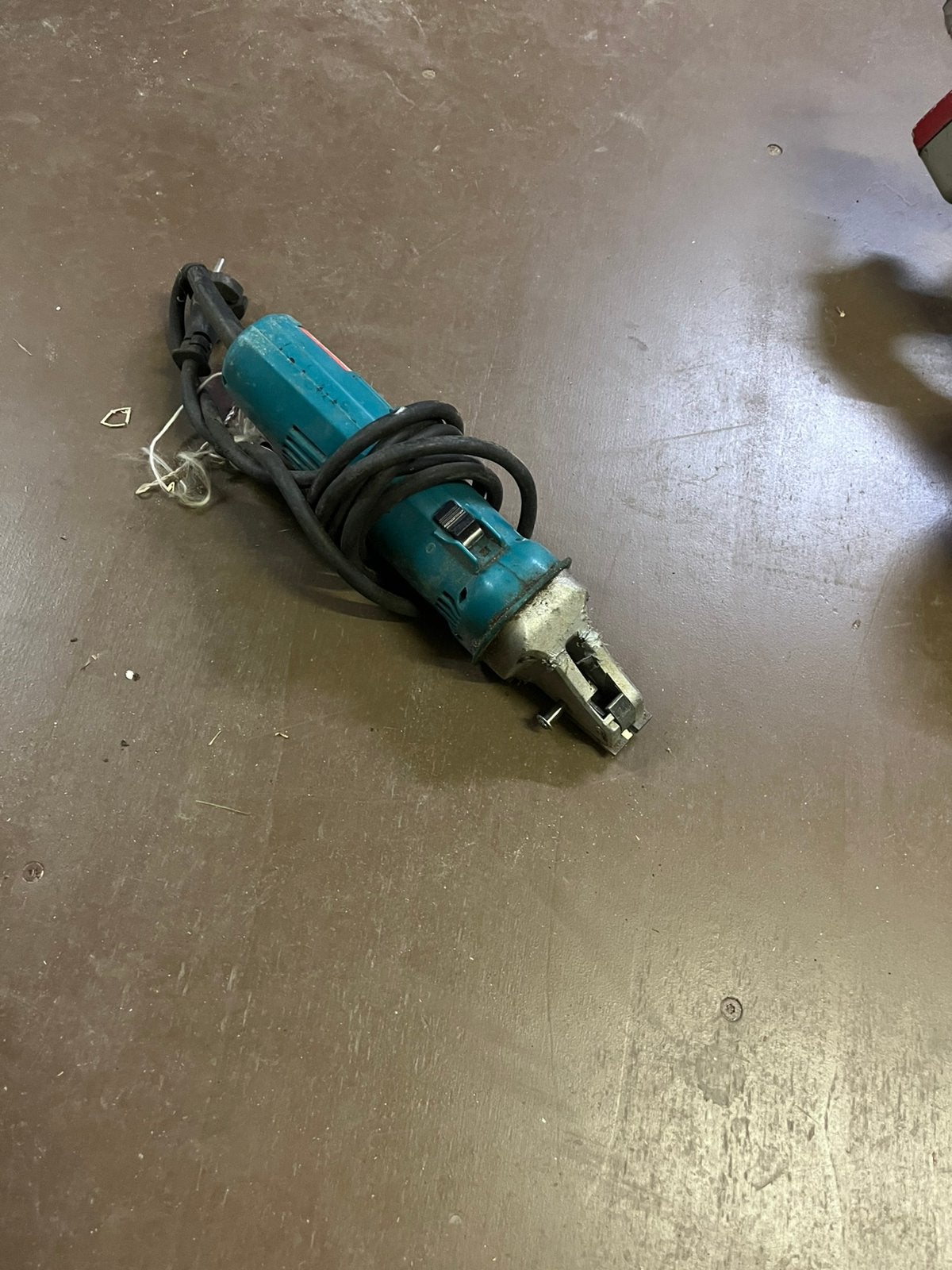 Rechte knabbelschaar makita, Ophalen, Gebruikt, Minder dan 700 watt, Haakse handslijpmachine