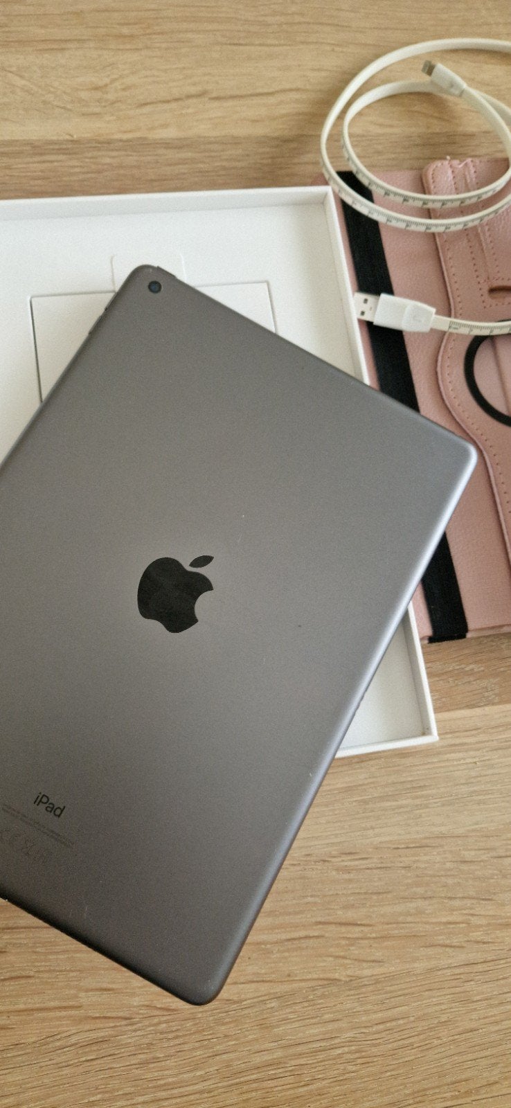 Mooie Apple iPad 32gb+hoes+doos 8e gen., 10 inch, 32 GB, Apple iPad, Ophalen of Verzenden