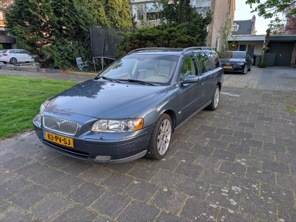 Volvo V70 2.4 140PK 2005 Blauw apk 05-2027, Auto's, Voorwielaandrijving, Beige, Blauw, Stationwagon