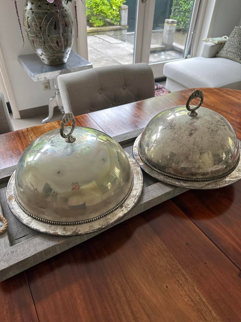 Set van 2 Verzilverde Cloches met Dienblad, Ophalen, Zilver