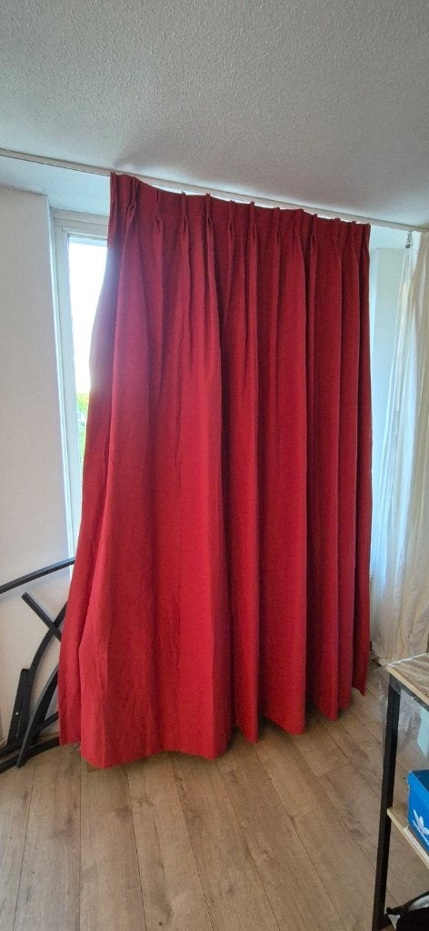 2 Rode Gordijnen – Goede Staat, Ophalen of Verzenden, Zo goed als nieuw, Rood