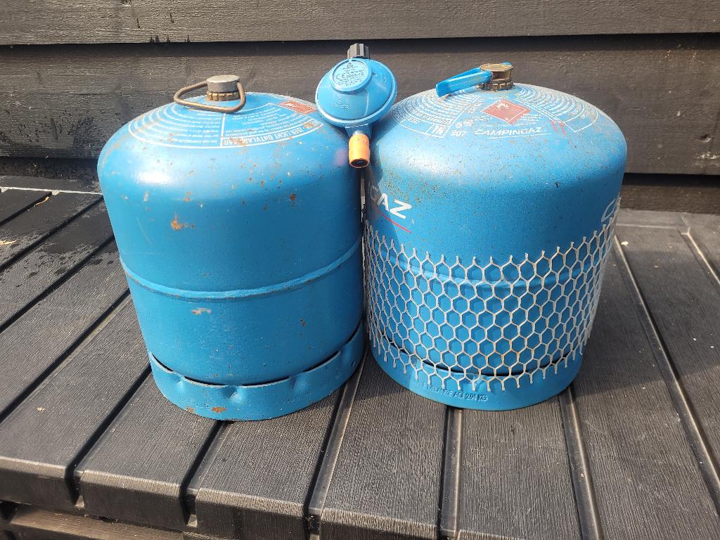 Campingaz gasflessen 907 (leeg) set inclusief drukregelaar, Ophalen of Verzenden, Gebruikt