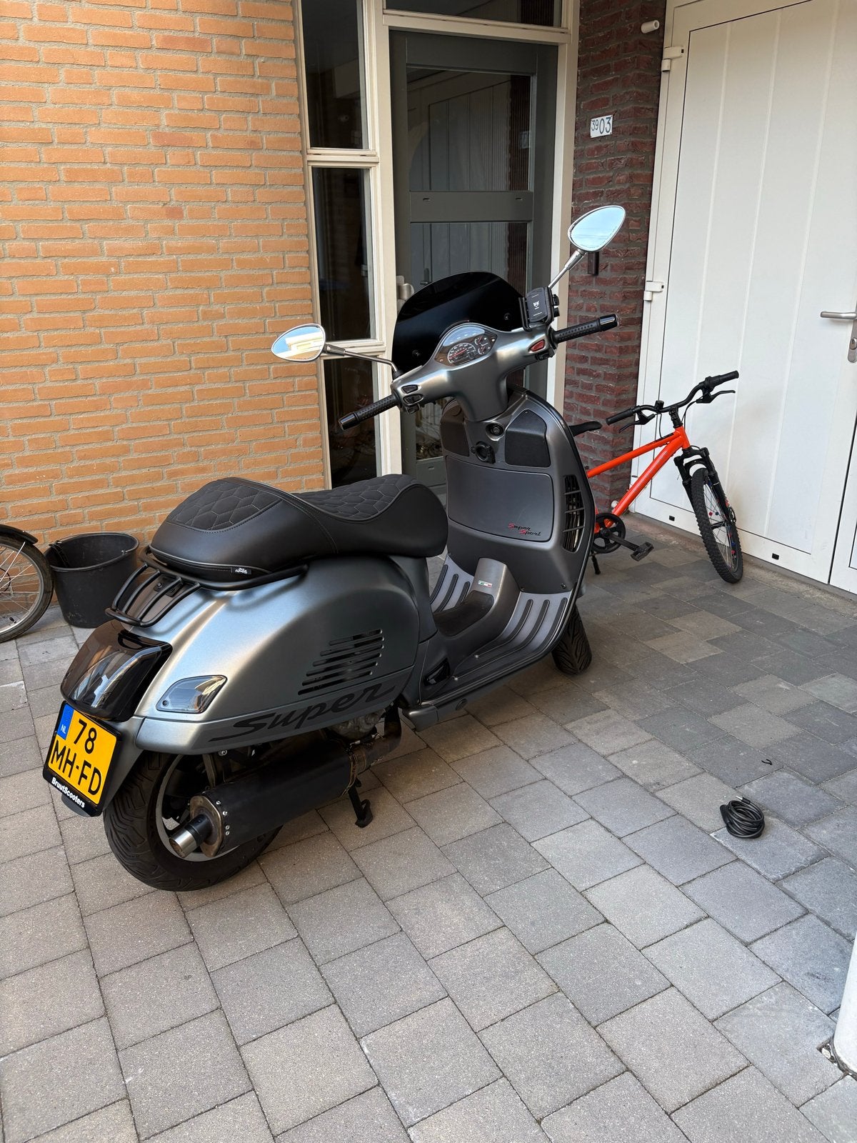 Vespa GTS Super 300  - Mat Grijs, Motorrijbewijs A, Particulier, Automaat, 2 cilinders