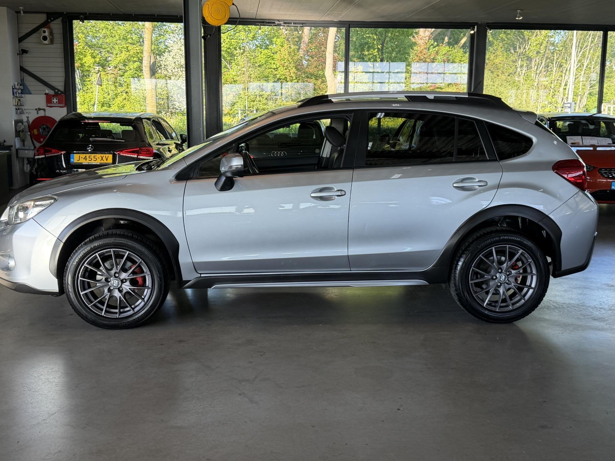 Subaru XV 2.0i Premium AWD, Euro 5, 15 km/l, Zwart, 4 cilinders