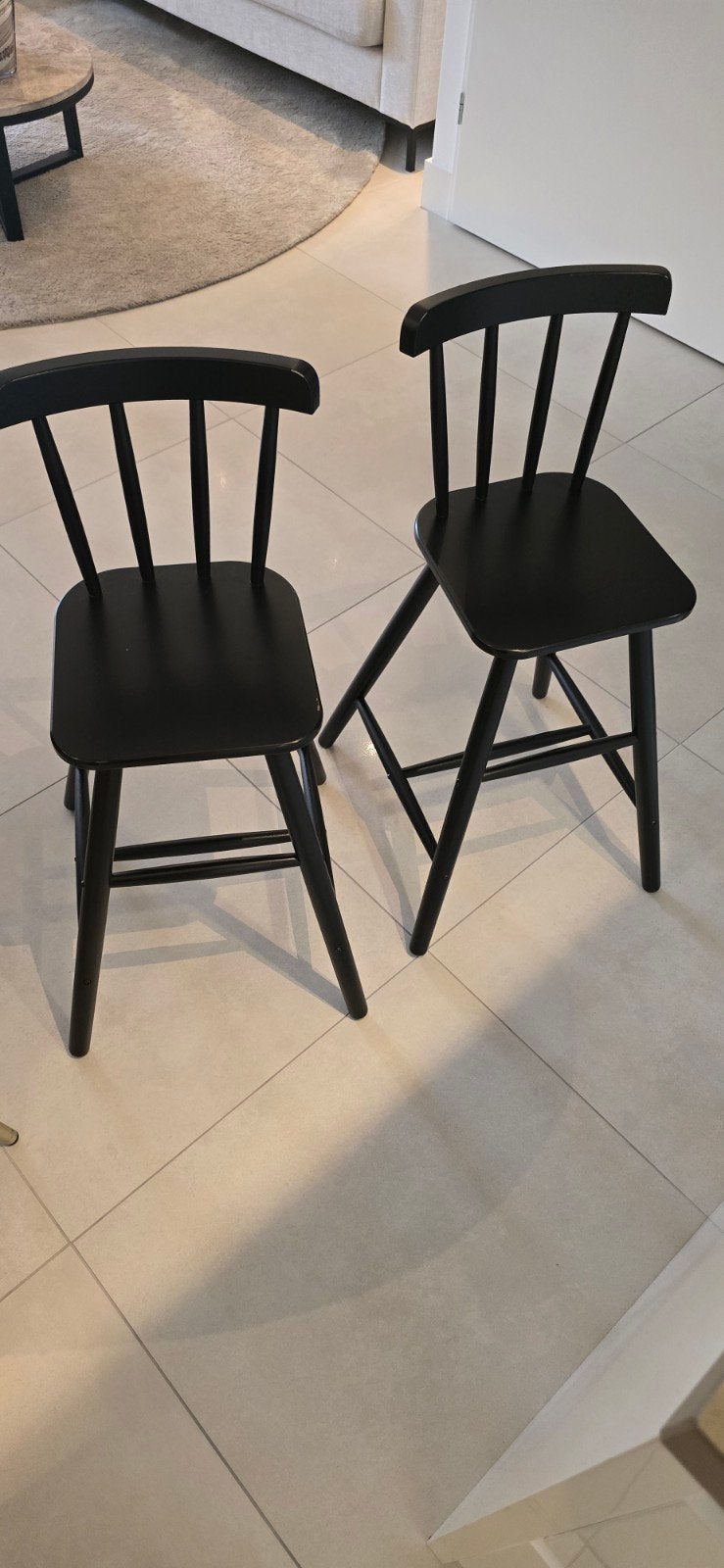 Set van 2 zwarte houten stoelen - Gebruikt, Huis en Inrichting, Stoelen, Gebruikt, Twee, Hout, Zwart, Ophalen
