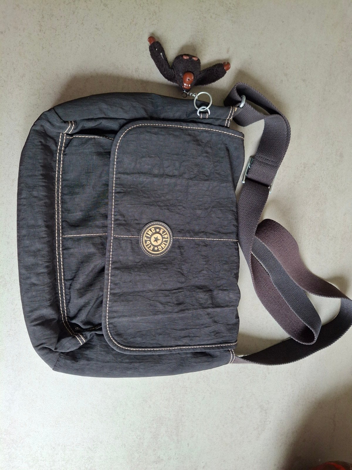 Kipling Schoudertas Zwart en Stijlvol, Sieraden, Tassen en Uiterlijk, Tassen | Schoudertassen, Ophalen of Verzenden, Gebruikt