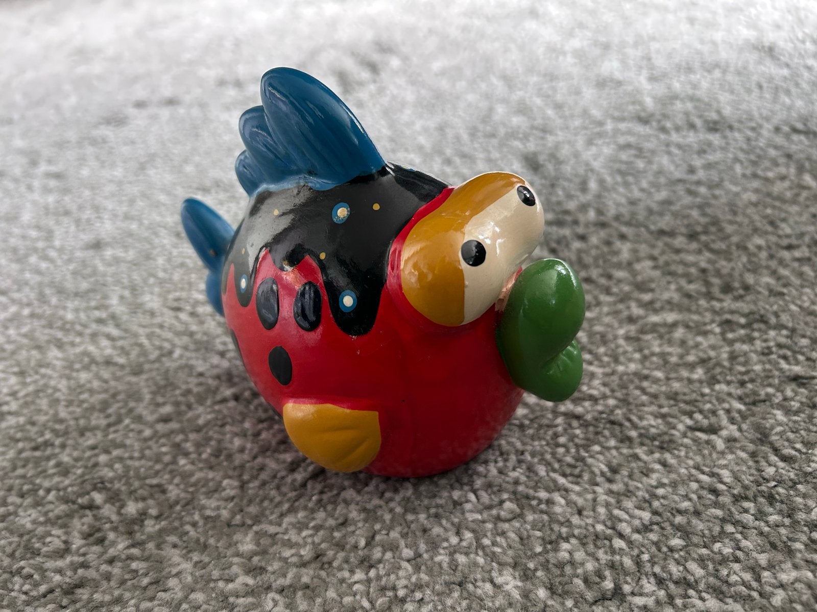 Vrolijke Aardewerk Vis - Kleurrijk Decoratief Beeldje, Antiek en Kunst, Antiek | Keramiek en Aardewerk, Ophalen of Verzenden