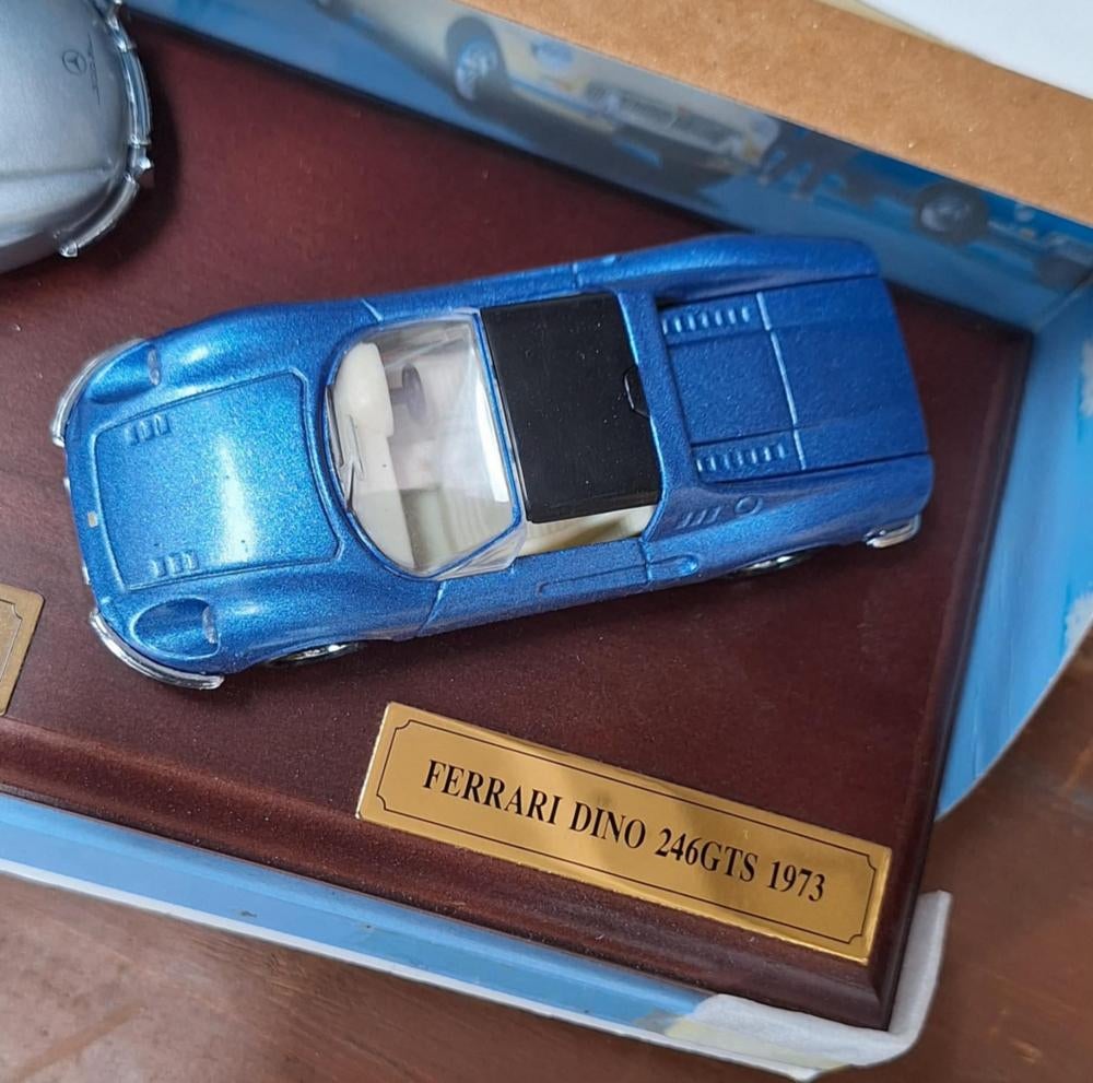 Dinky Toys klassieke auto's set op houten sokkel., Auto, ., Nieuw, Dinky Toys