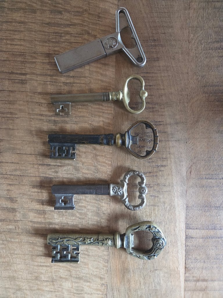 Vintage sleutel wijnopeners, Ophalen of Verzenden, Gebruikt, Overige gebieden, Overige typen