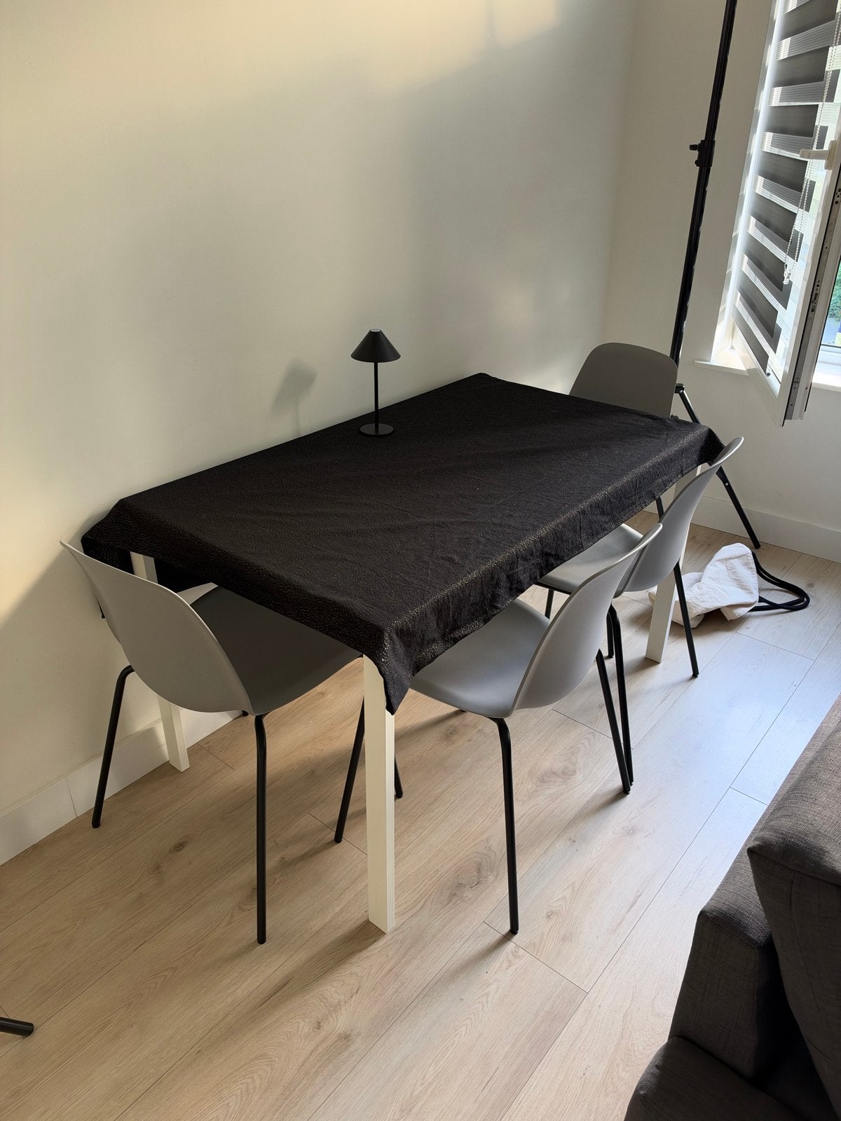IKEA Eettafel met 4 stoelen - Modern en stijlvol, Ophalen, 100 tot 150 cm, Zo goed als nieuw, 150 tot 200 cm
