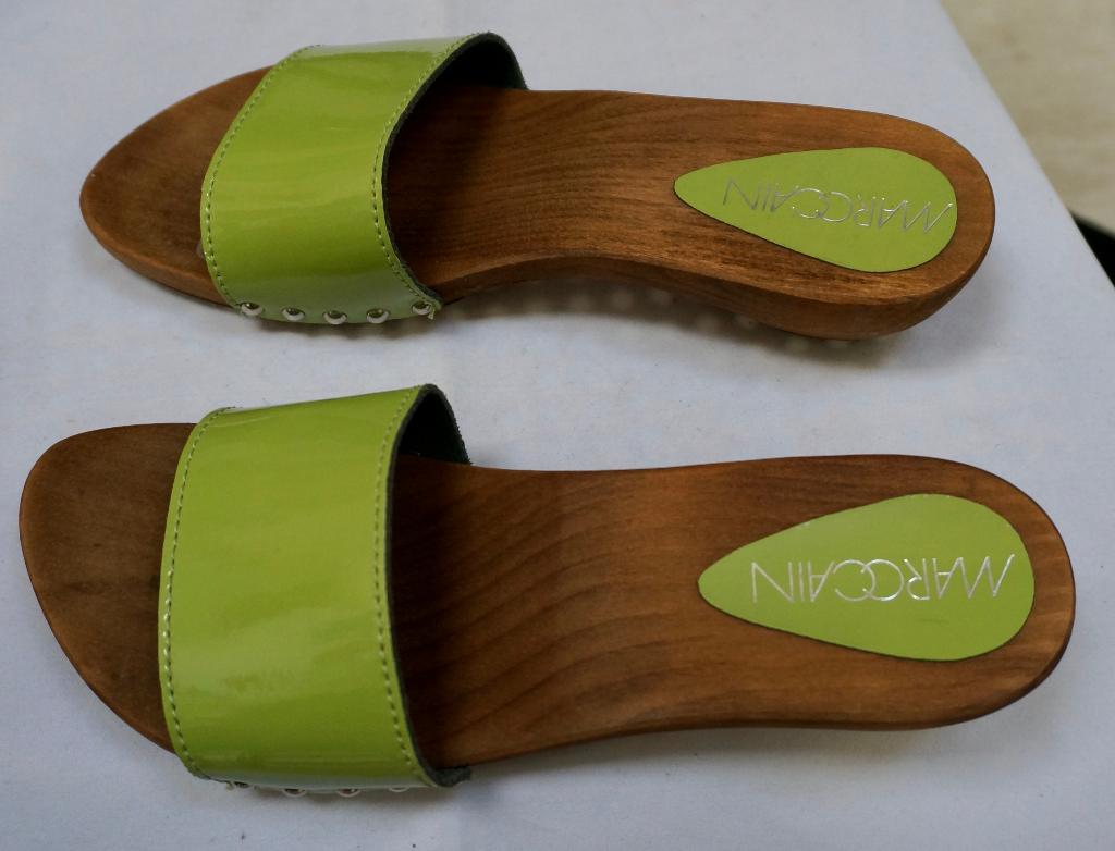 Muilen van Marc Cain, houten zool, maat 38, Zo goed als nieuw, Marccain, Groen, Sandalen of Muiltjes