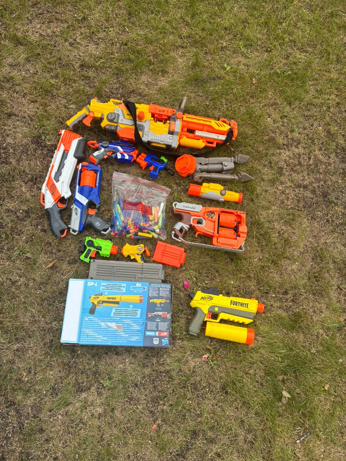 Grote Nerf set / Nerf blasters met pijltjes, Kinderen en Baby's, Speelgoed | Buiten | Actiespeelgoed, Ophalen, Zo goed als nieuw