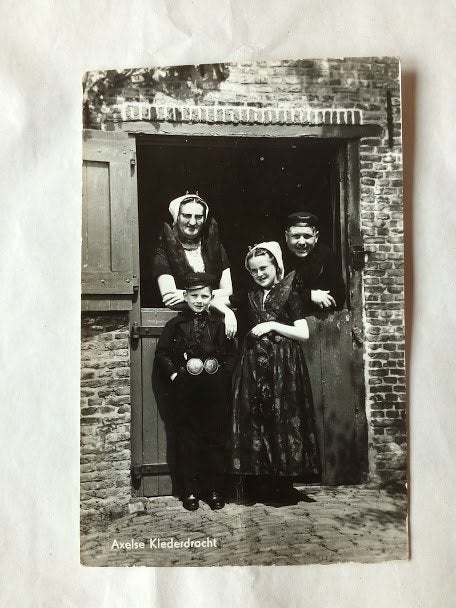 Ansichtkaart Axelse  klederdracht, Ophalen of Verzenden, 1960 tot 1980, Gelopen, Klederdracht