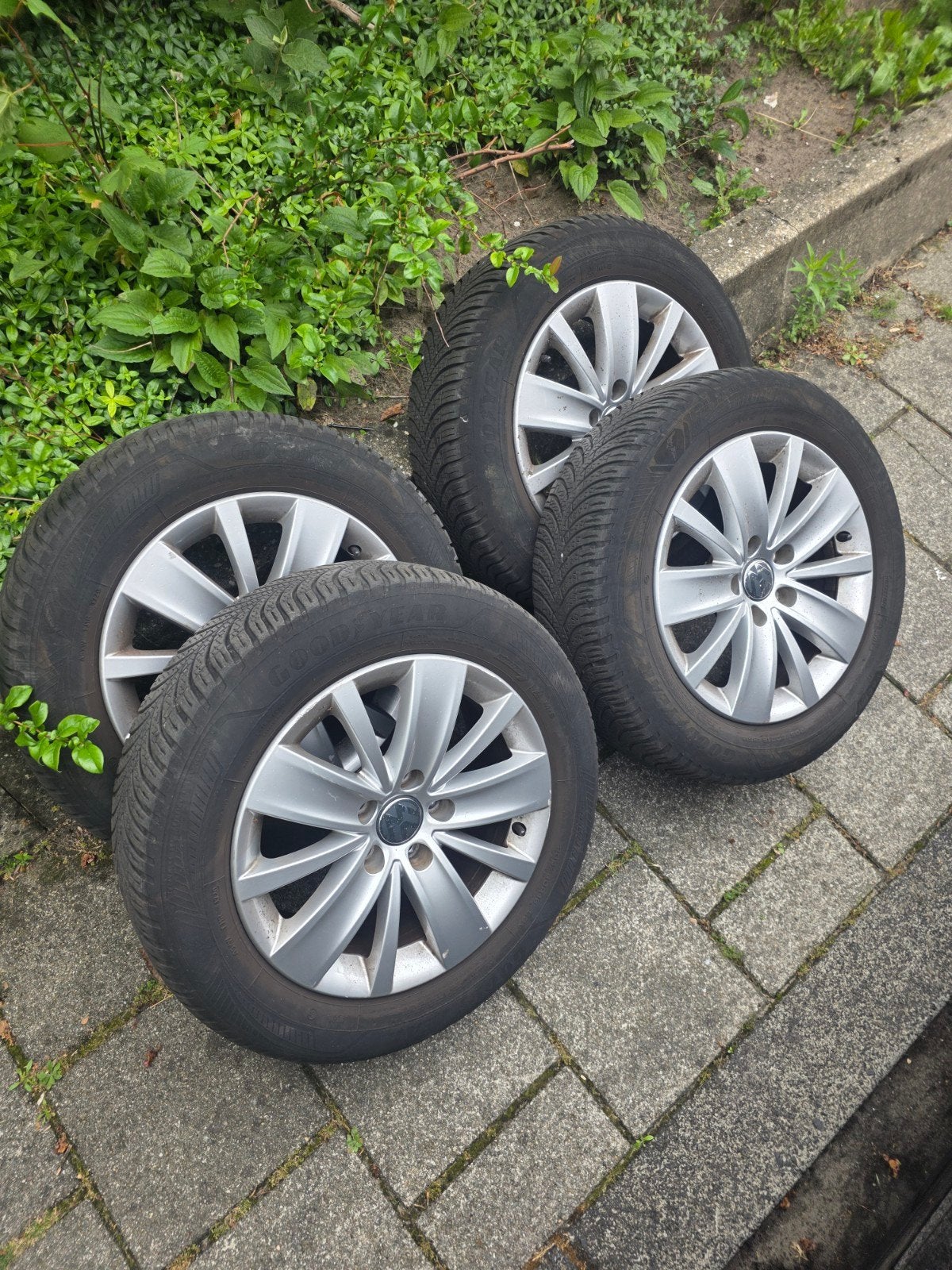 Vw Set van 4 gebruikte All Season banden en velgen, Auto-onderdelen, Gebruikt, 16 inch, Banden en Velgen, All Season