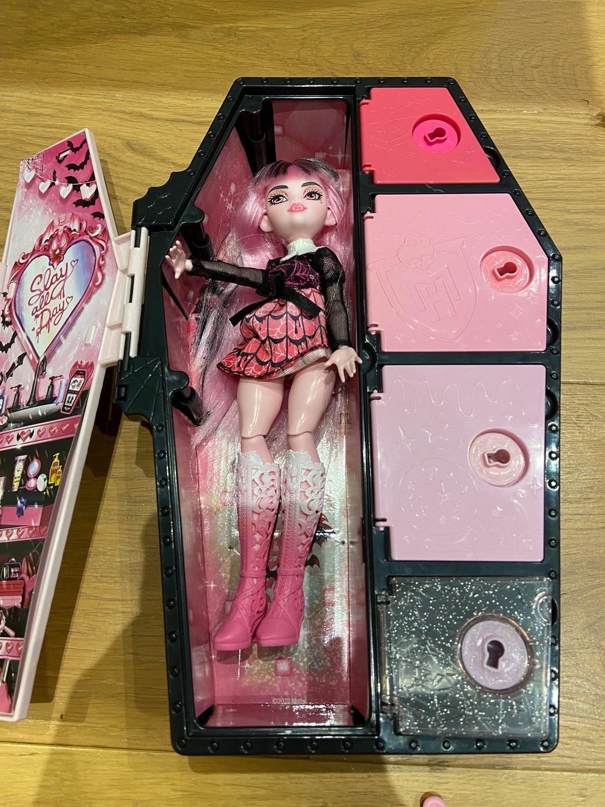 Monster High Draculaura pop met doodskist speelset, Ophalen of Verzenden, Zo goed als nieuw, Overige typen