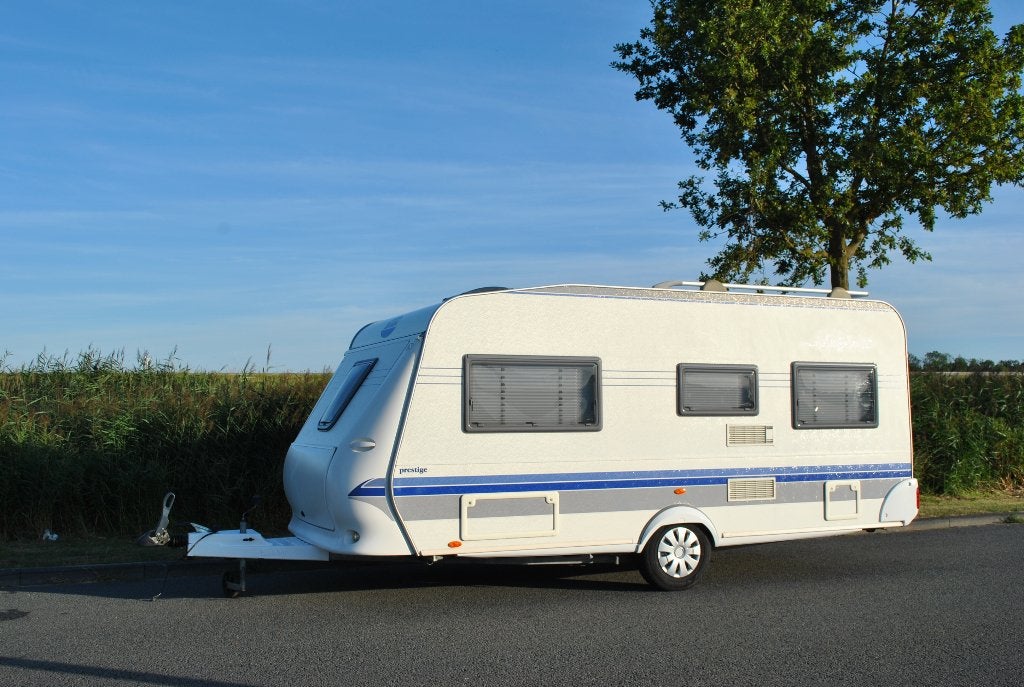 Hobby 460 Prestige UFE 2013, Omvormbare zithoek, Rondzit, Hobby, Kachel