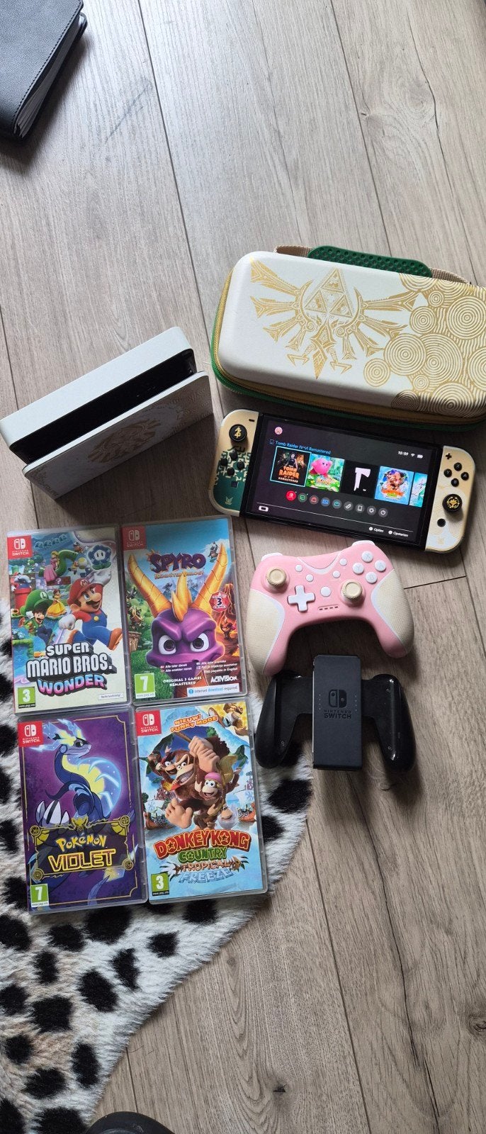 Nintendo Switch OLED met games en accessoires, Met games, Met 2 controllers, Zo goed als nieuw, Switch OLED