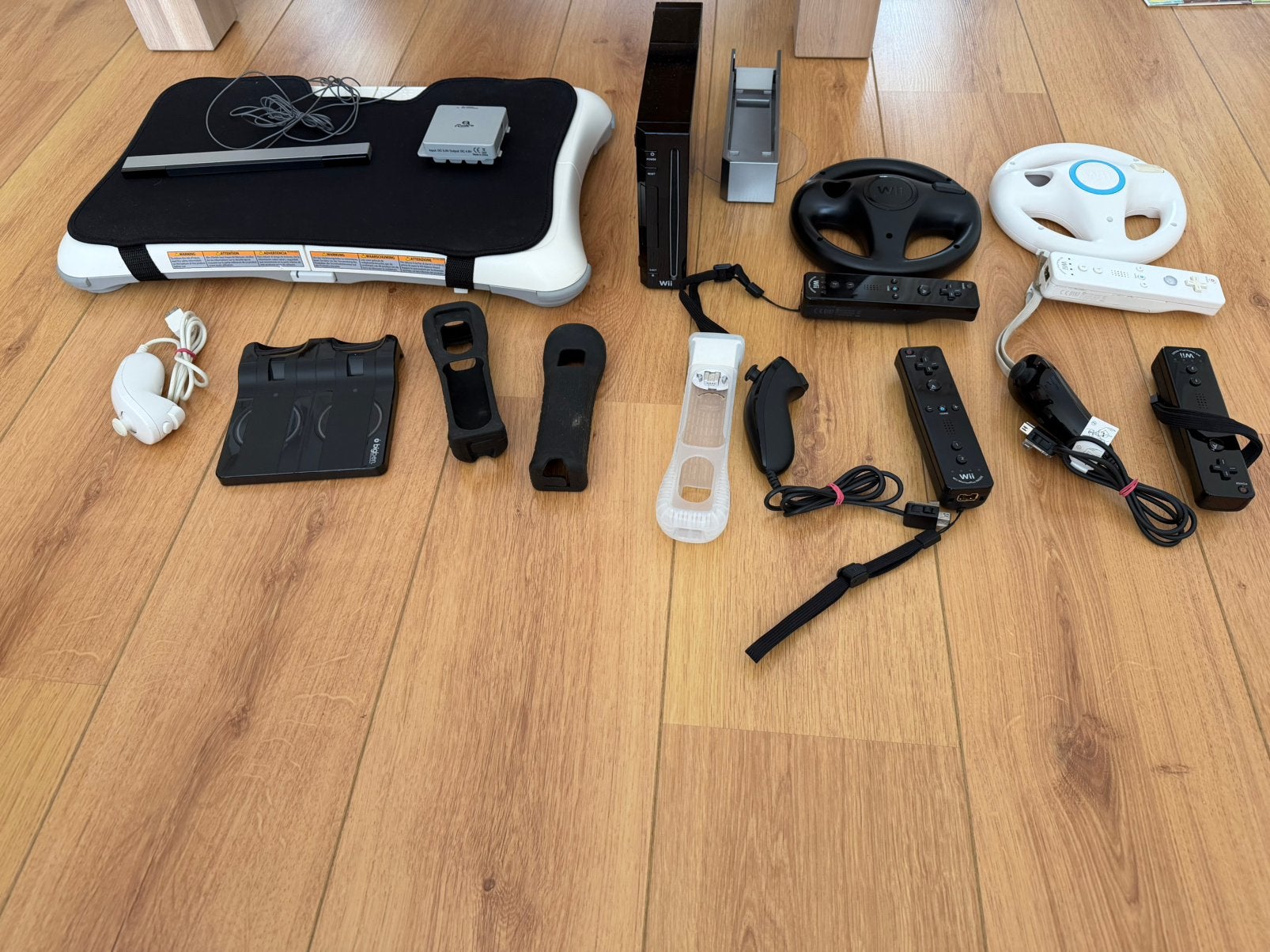 Nintendo Wii met alles wat er op de foto’s staat, Spelcomputers en Games, Ophalen, Zo goed als nieuw, Met 3 controllers of meer