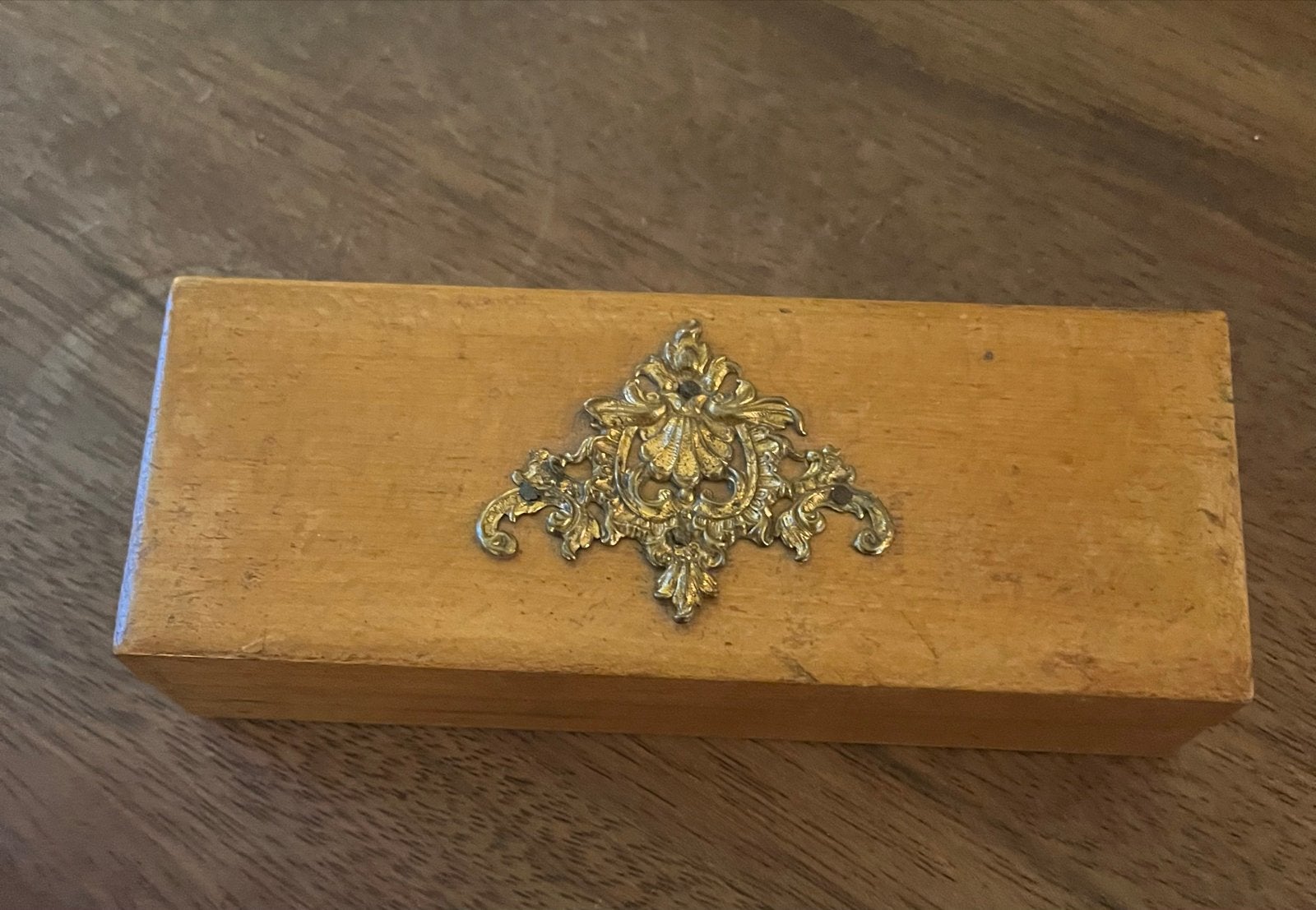 Antieke houten doos met messing ornament, Ophalen of Verzenden