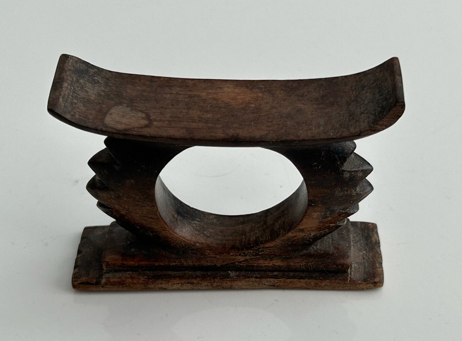 Kleine handgesneden Afrikaanse Ashanti krukje, Ophalen of Verzenden, Hout, Houtsnijwerk