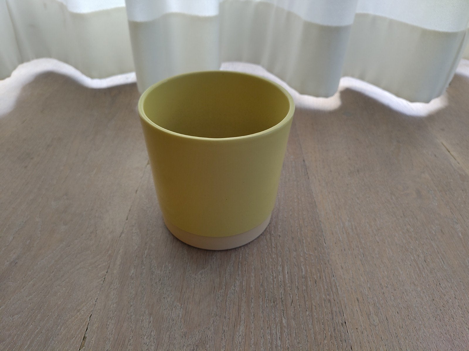 Gele bloempot met randje, Tuin en Terras, Ophalen, Gebruikt, Rond, Binnen
