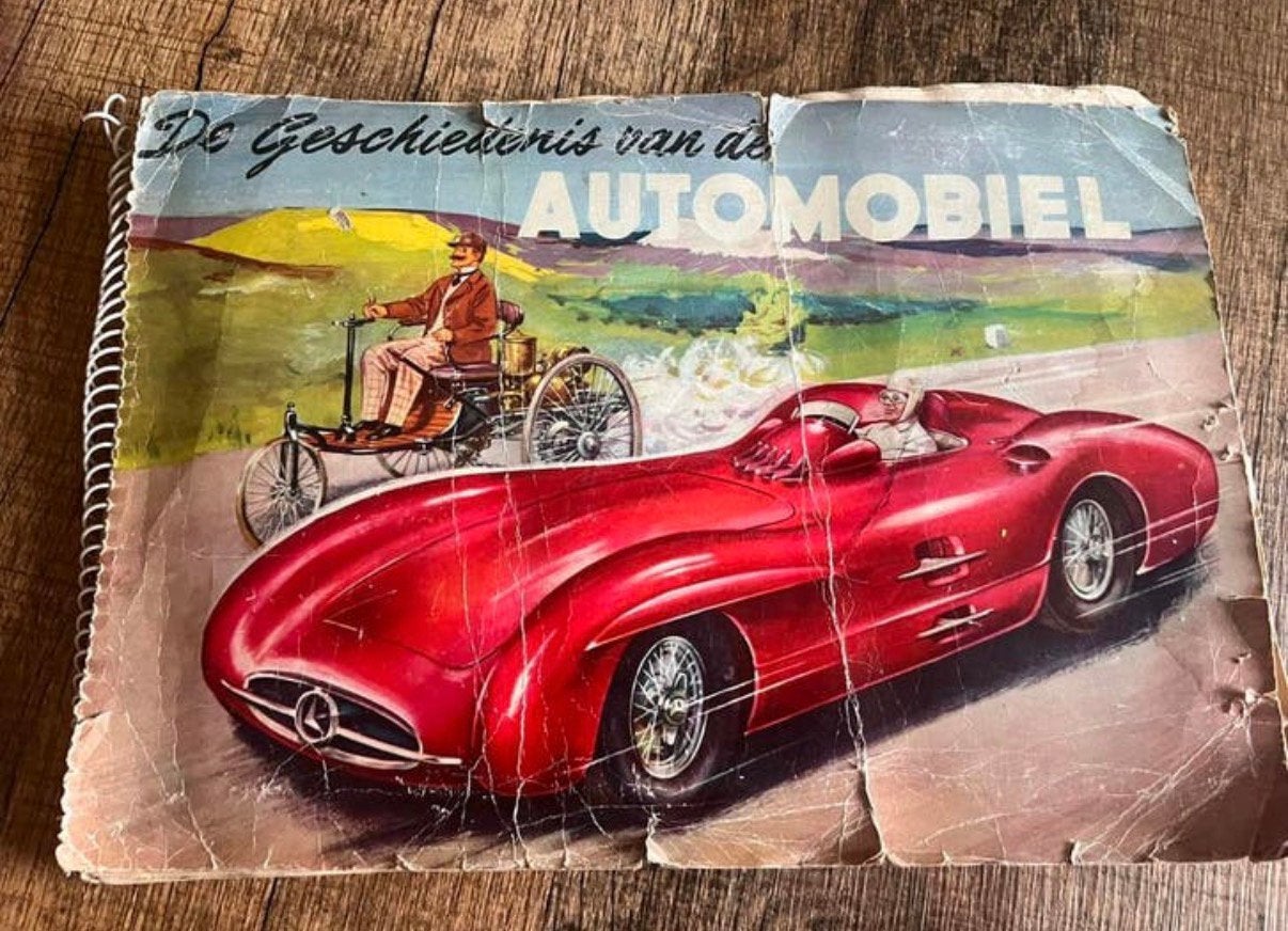 Verzamelalbum getiteld "De Geschiedenis van de Automobiel", Boeken, Ophalen of Verzenden, Gelezen