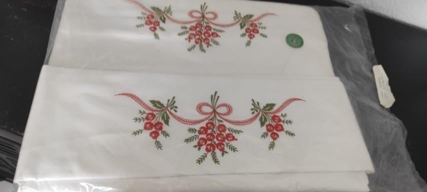 Vintage lakenset katoen wit rood groen bloemen, Huis en Inrichting, Slaapkamer | Beddengoed, Eenpersoons, Nieuw, Ophalen of Verzenden
