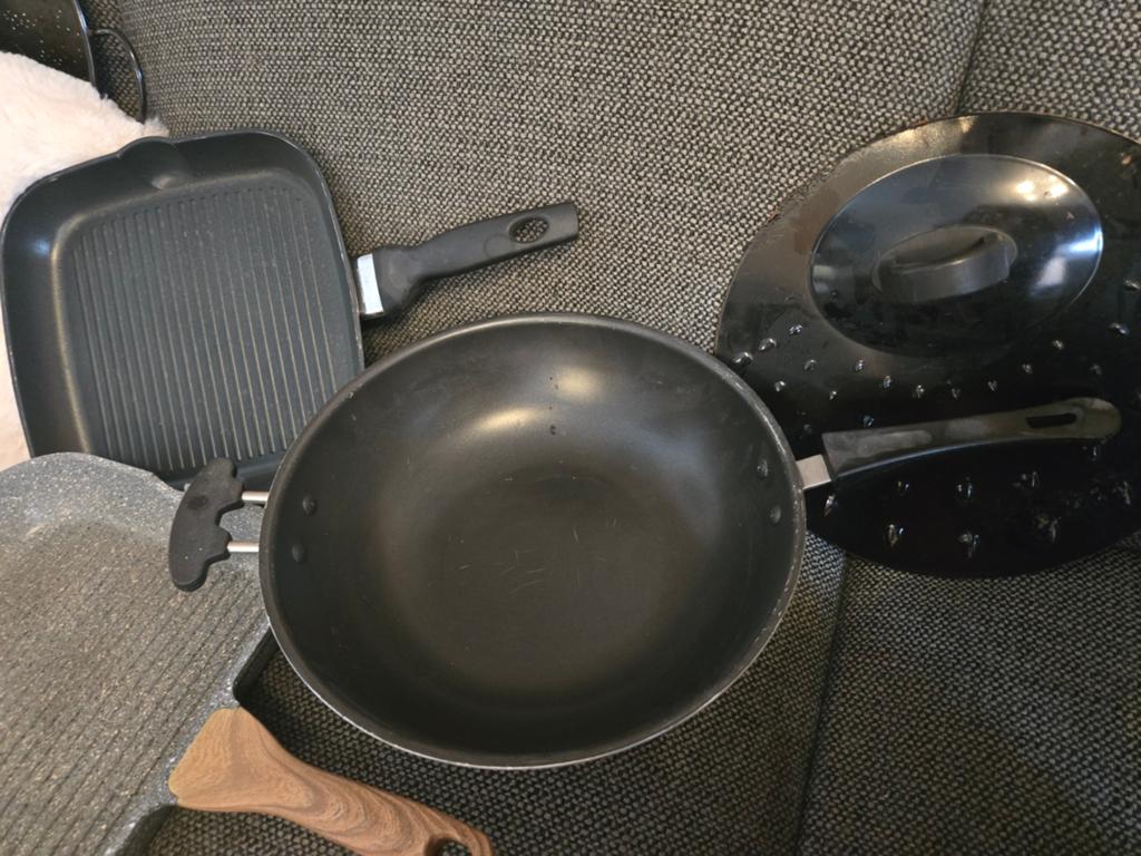 3 Grote Pannen, met spatdeksel. Grillpan, Ophalen of Verzenden, Gebruikt, Overige materialen, Pannenset