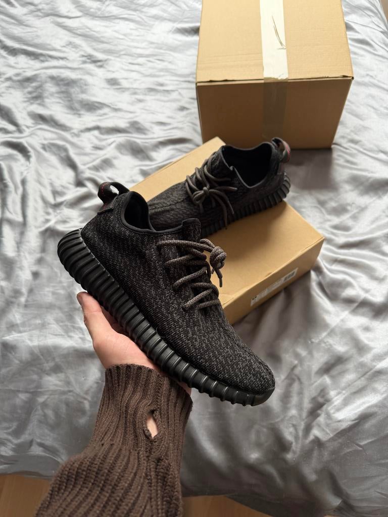 Yeezy Boost 350 Pirate Black (2015) - Maat 41 1/3, Zwart, Ophalen of Verzenden, Sneakers of Gympen, Zo goed als nieuw
