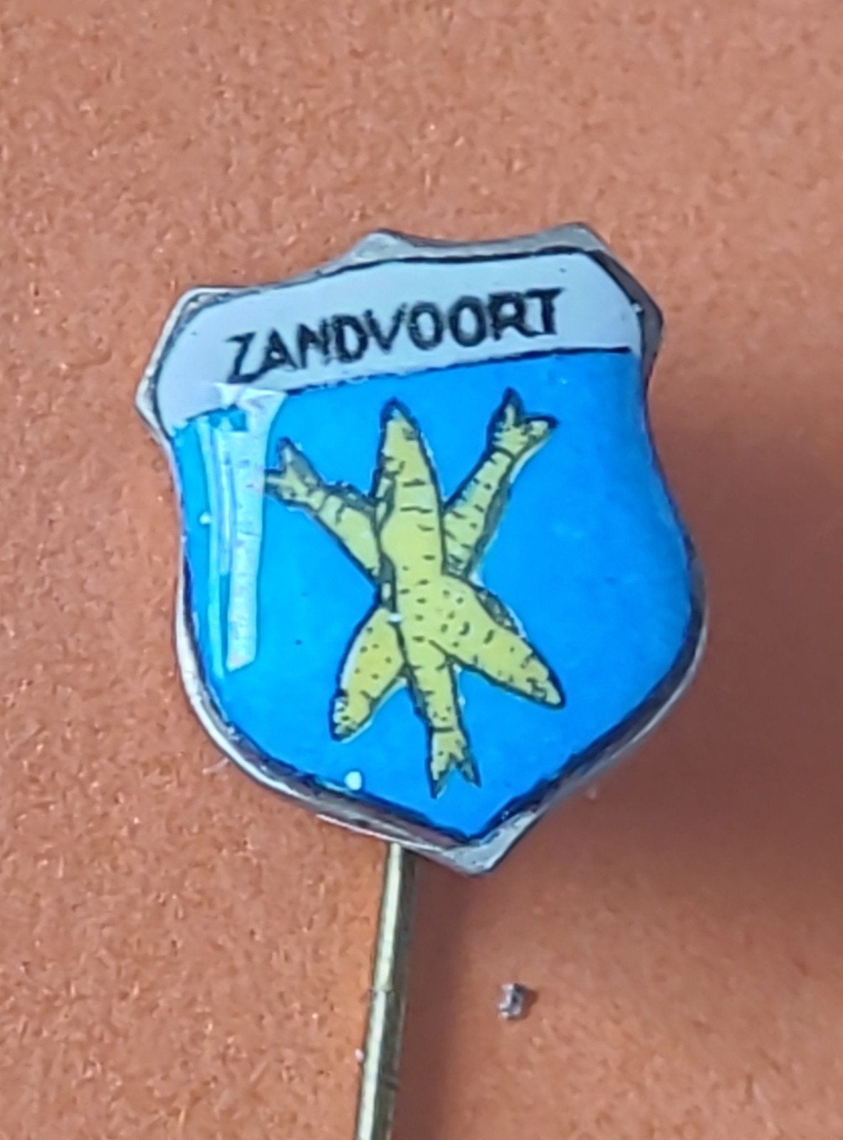 Vintage Zandvoort emaille speldje met zeesterren, Verzenden