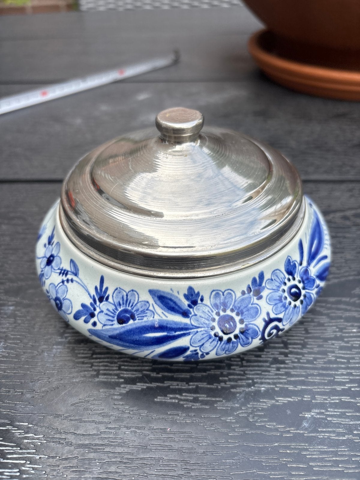 Delfts Blauw Schoonhoven boboniere met tinnen deksel, Ophalen