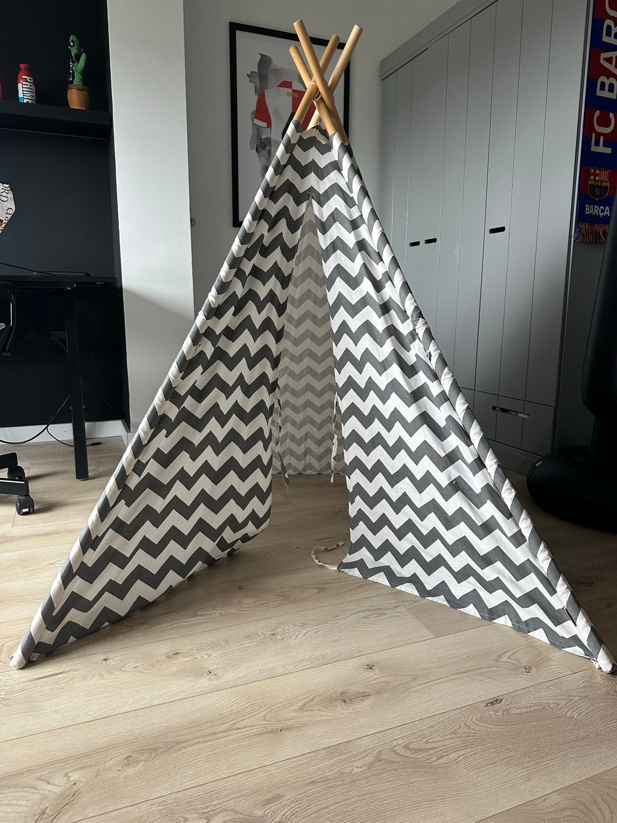 Leuke Kinder Tipi Tent - Grijs/Wit Zigzag Patroon, Ophalen, Gebruikt