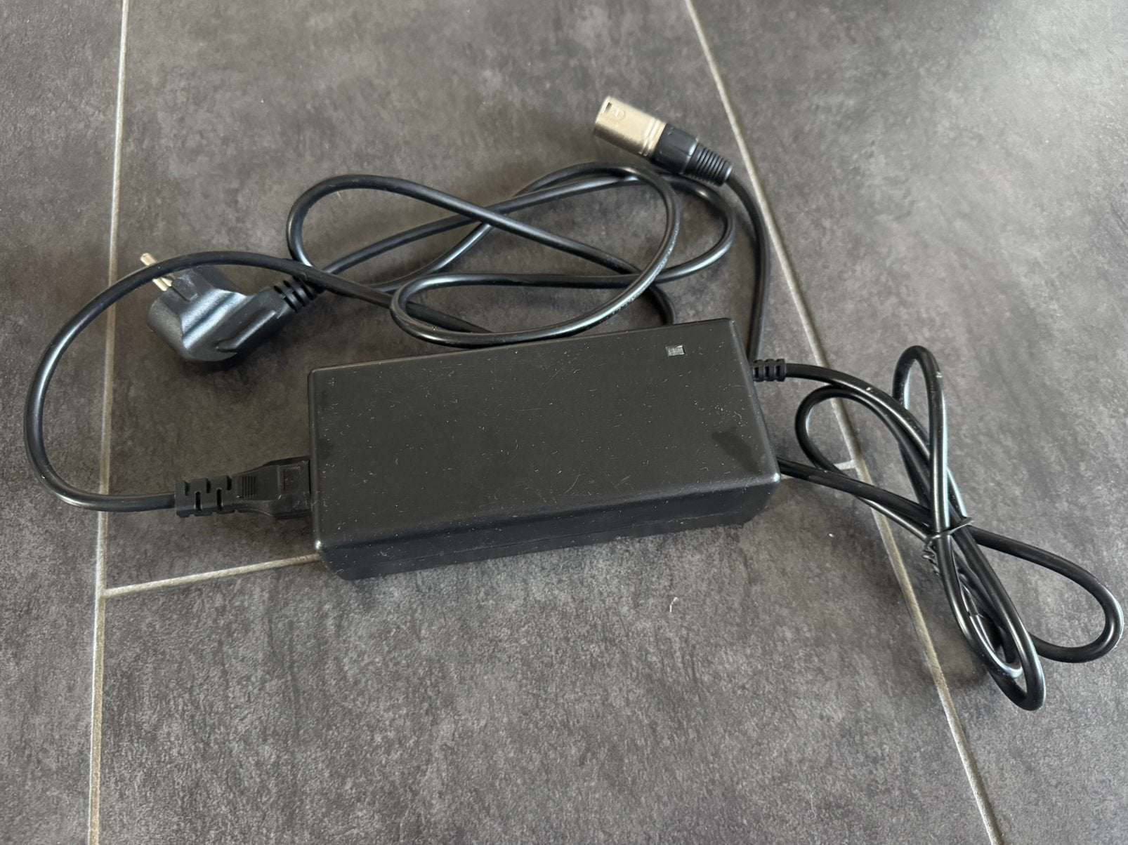 Oplader voor Qwic fietsaccu 4-pins, Ophalen of Verzenden, Gebruikt