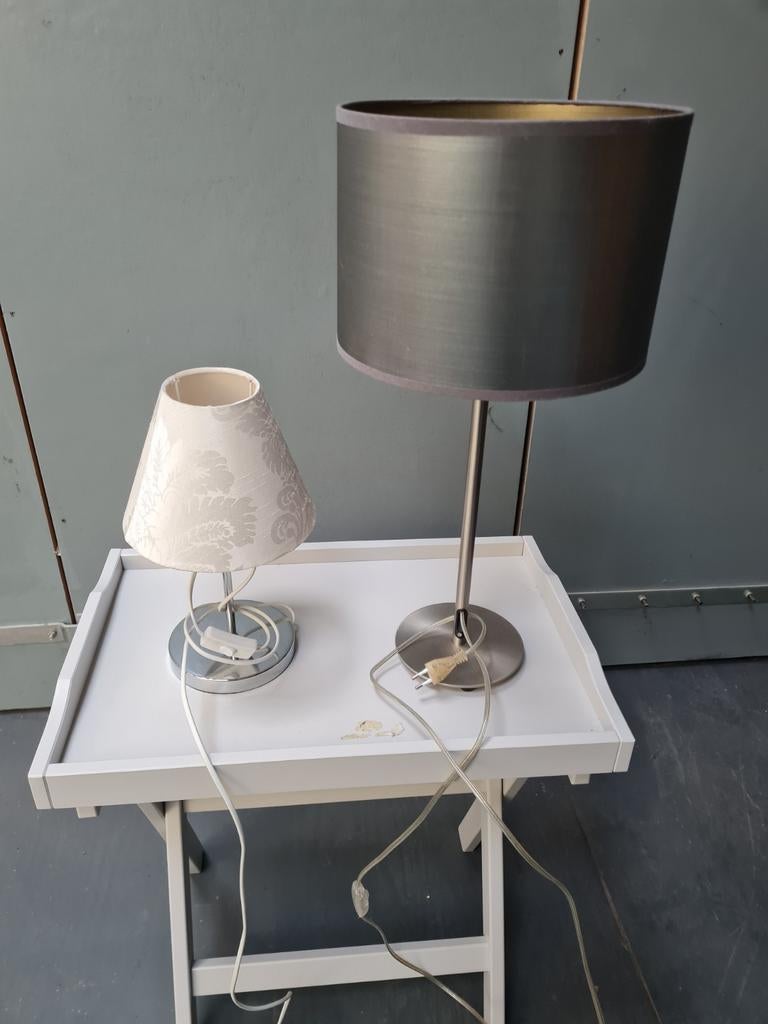 Staande lamp met grijze kap en zilveren voet, Ophalen of Verzenden, Gebruikt, Stof, Minder dan 100 cm