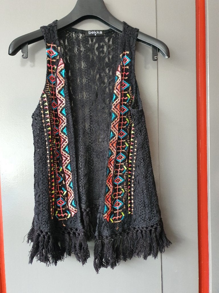 Bekka Kant Gilet Zwart – Boho Detail – Maat S, Ophalen of Verzenden, Zo goed als nieuw, Zwart