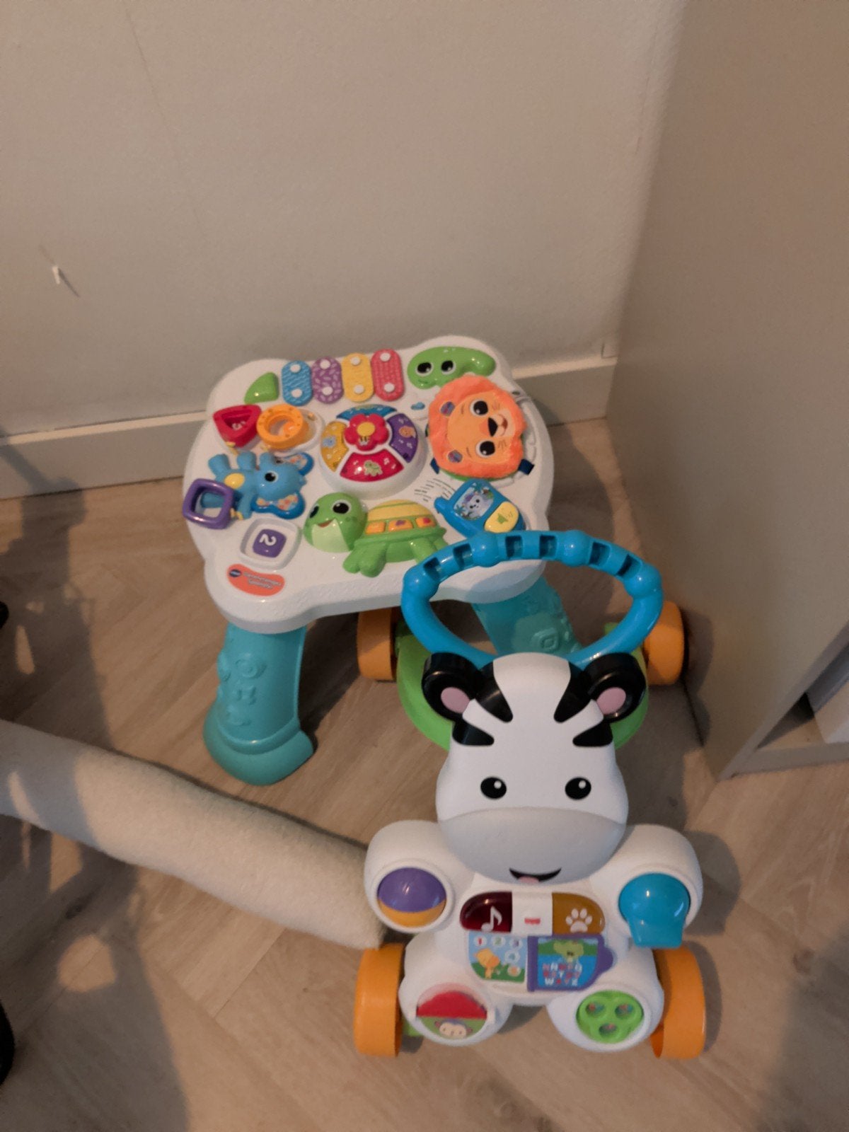 VTech speeltafel en loopkar, Ophalen, Zo goed als nieuw, Overige typen