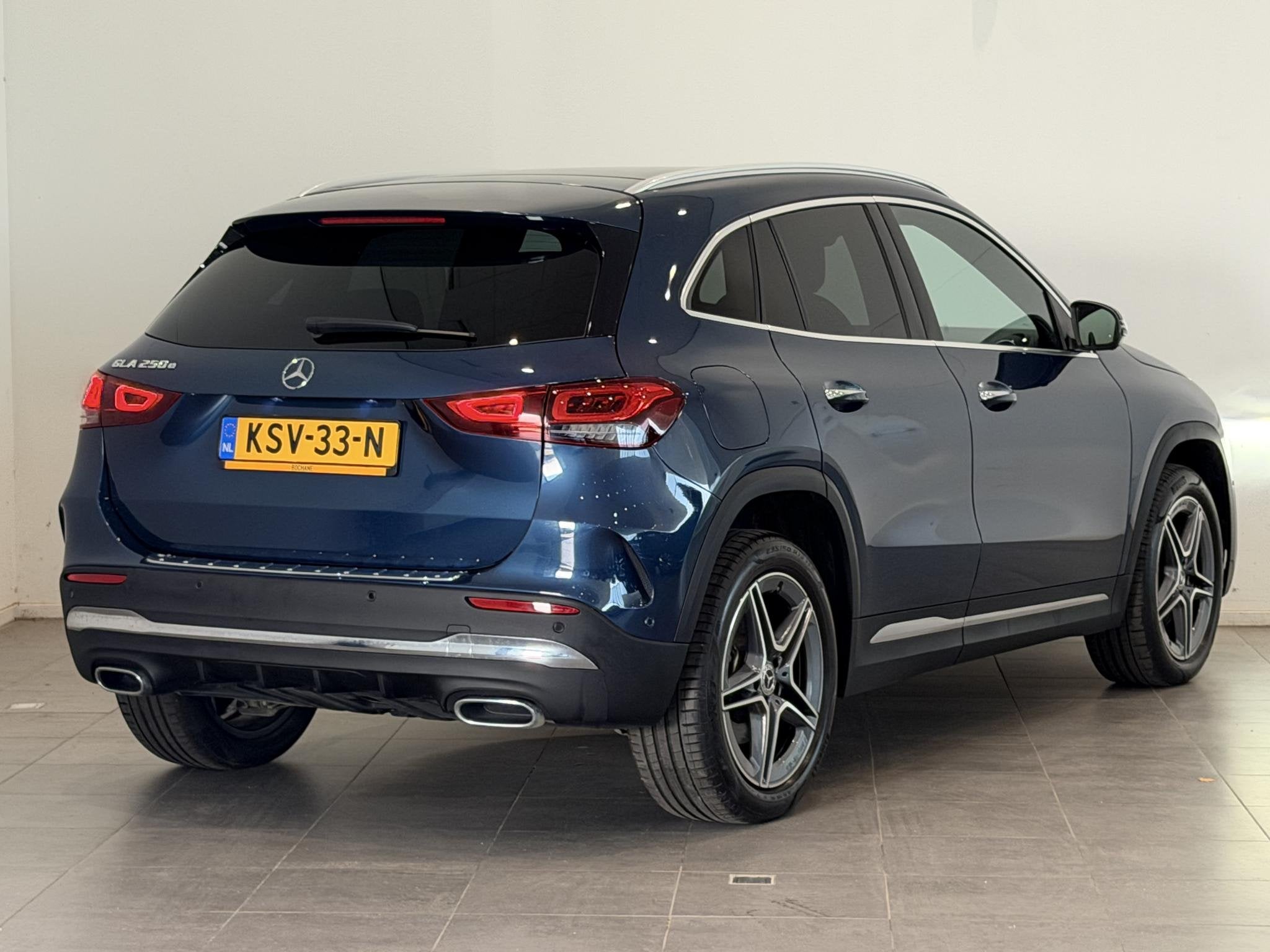 Mercedes-Benz GLA-klasse 250 e AMG Line | Panoramadak | 95%, Auto's, 4 cilinders, Blauw, Bedrijf, Hybride Elektrisch/Benzine