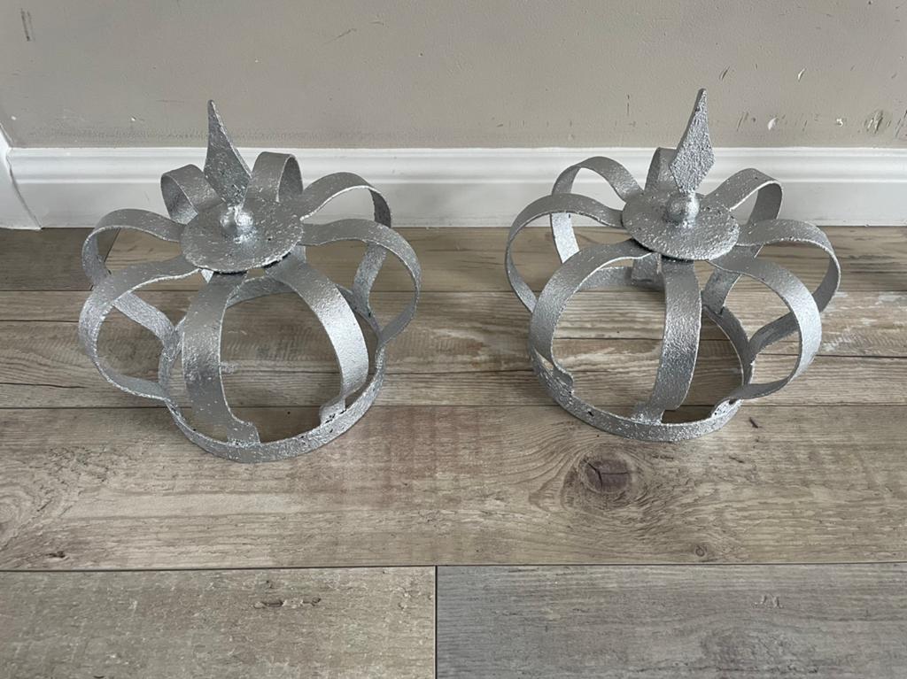 2 metalen decoratie kronen, Ophalen of Verzenden, Zo goed als nieuw, Zilver, Metaal
