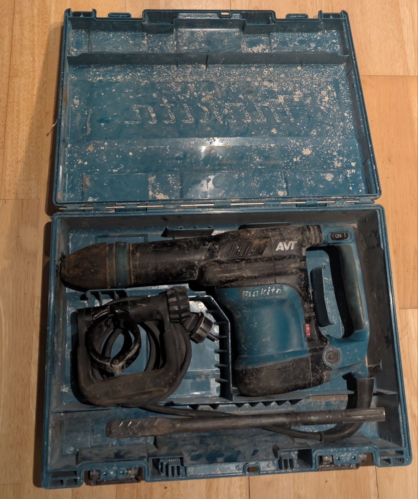 Makita HM0871C AVT Breekhamer SDS-Max + Koffer en beitel, Ophalen of Verzenden, Gebruikt, 600 watt of meer, Boor- en/of Breekhamer