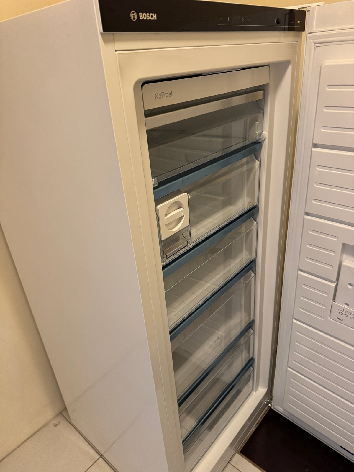 Foto 3 van Bosch GSN51AWCV Diepvriezer met No Frost