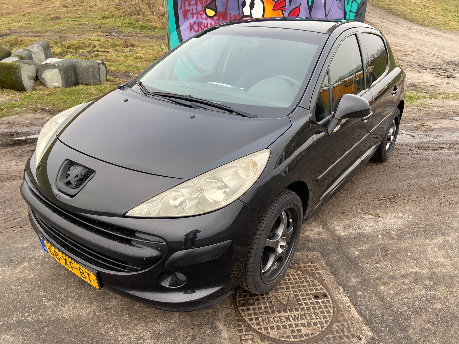 Peugeot 207 sportieve All Black 1.4 16v zwart BJ 2007, Auto's, Voorwielaandrijving, Stof, Zwart, Zwart