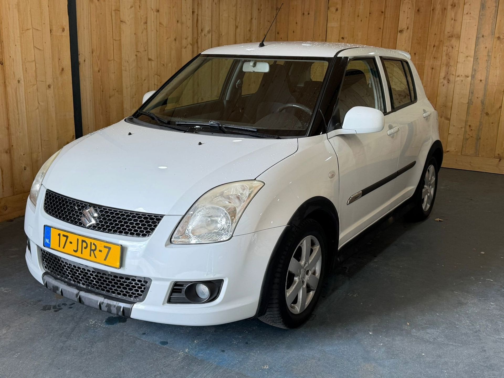 Suzuki Swift 1.3 Bandit 5-Deurs Airco 2009 Wit Nieuwe APK, Auto's, Voorwielaandrijving, 400 kg, Origineel Nederlands, Bedrijf