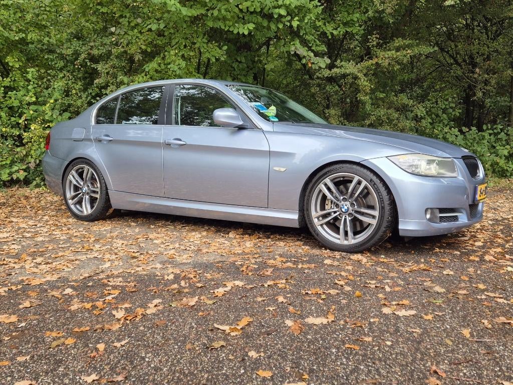BMW E90 335i High Executive LCI - NL auto, HANDGESCHAKELD, Auto's, BMW, Achterwielaandrijving, Zwart, Blauw, Handgeschakeld