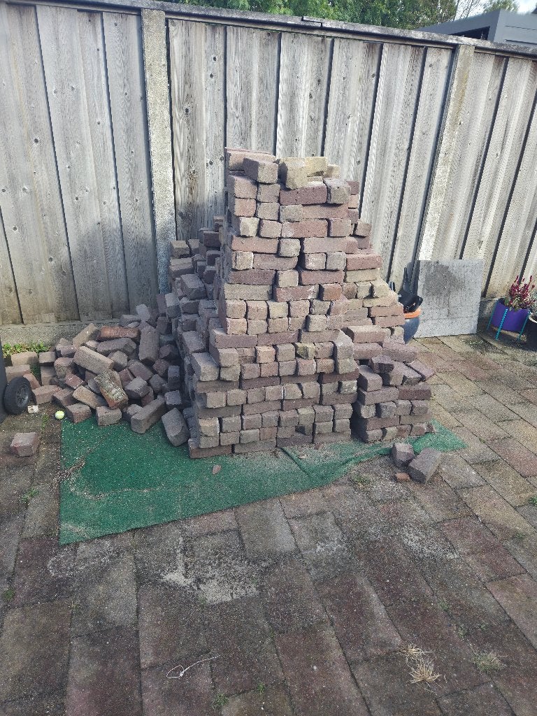 Gratis af te halen: Waaltjes (+/- 15 m²), Ophalen, Overige materialen, Gebruikt, Klinkers