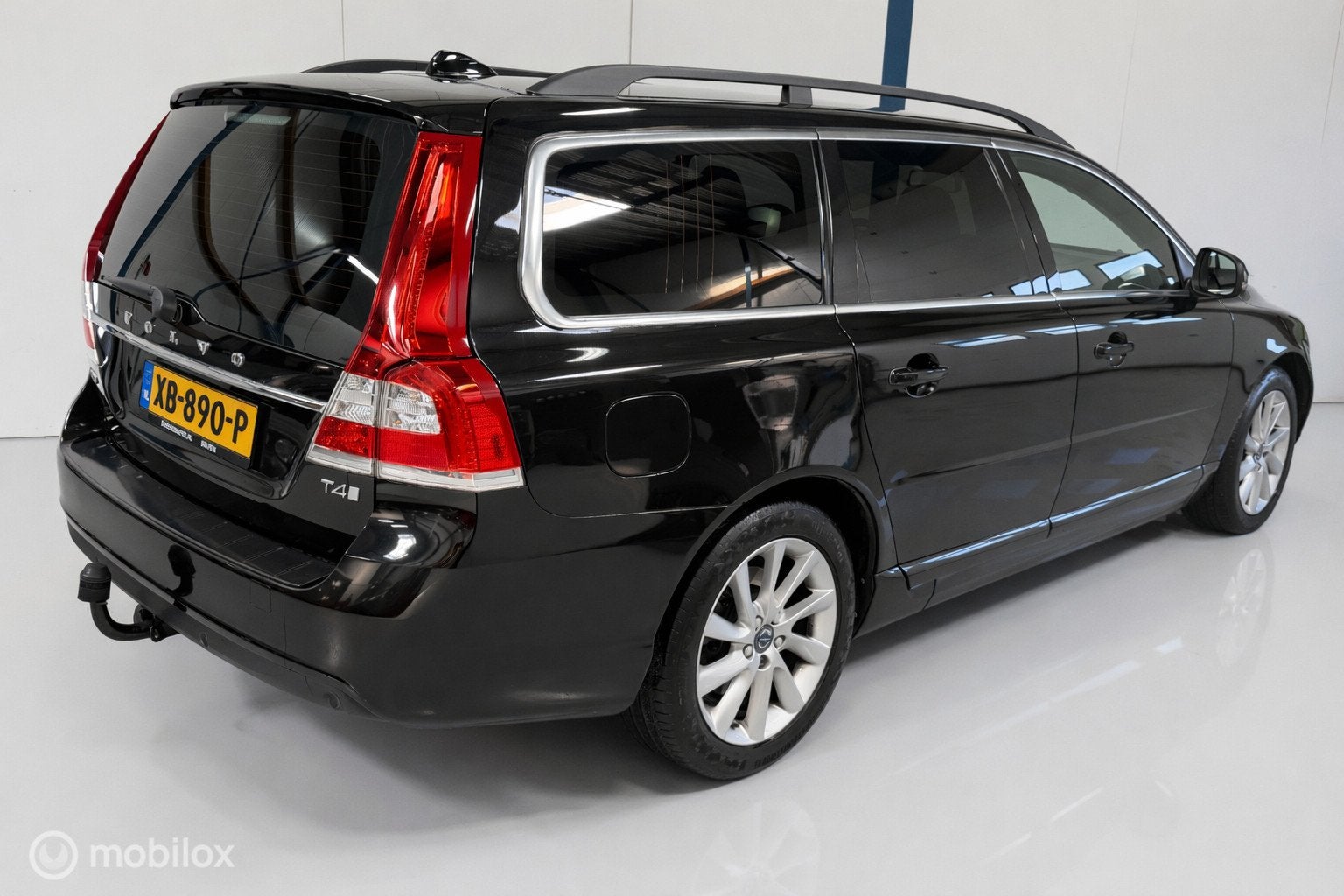 Volvo V70 2.0 T4 Dynamic Edition ADAPTIVE CRUISE / NAVI, Auto's, Volvo, Gebruikt, Euro 6, 1969 cc, Zwart
