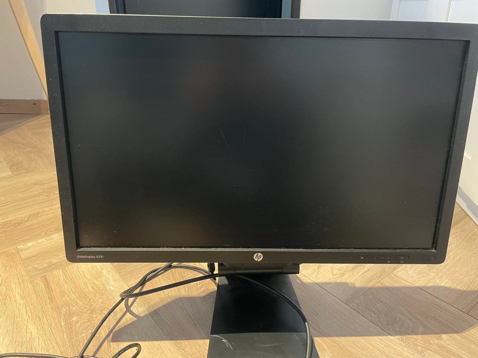 HP EliteDisplay E231 Monitor - Full HD, 60Hz, Ophalen, Gebruikt, In hoogte verstelbaar, Full HD