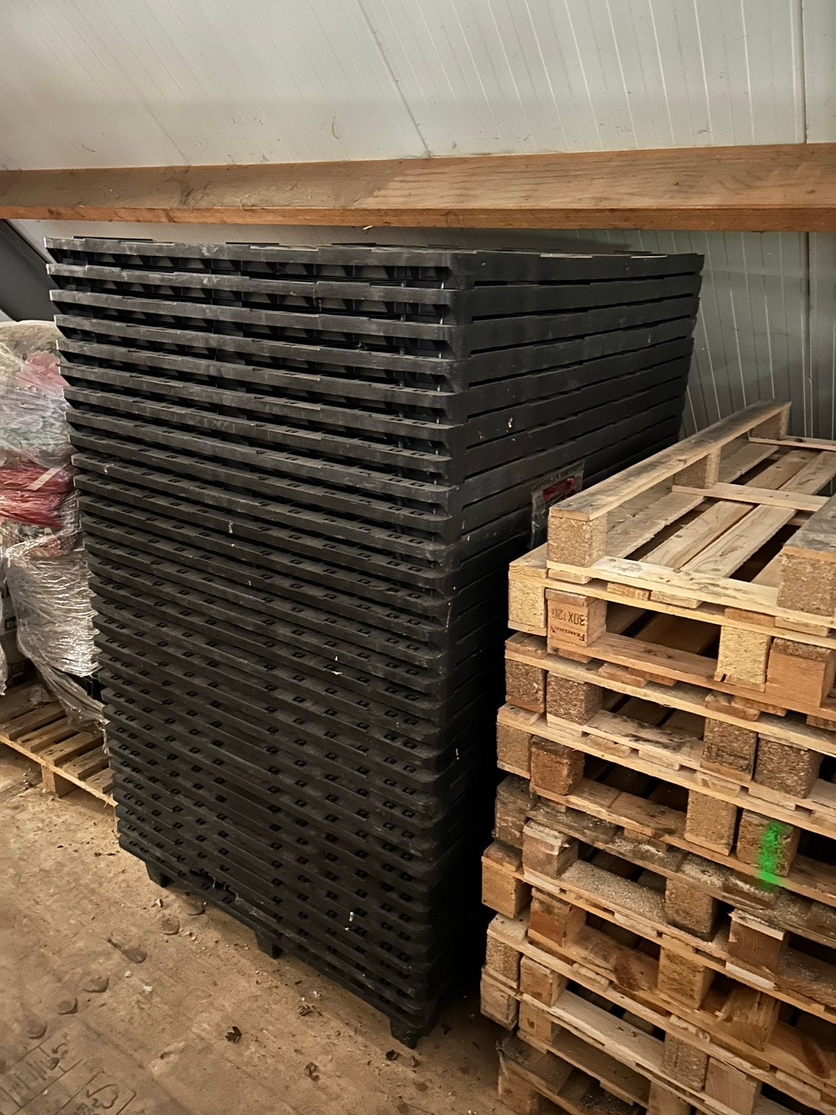 Stapelbare kunststof pallets - Ideaal voor opslag, Ophalen, Zo goed als nieuw
